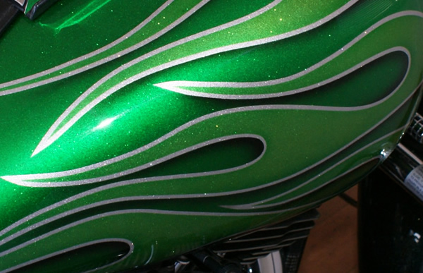 HARLEY DAVIDSON　ファイアーパターン　グラフィックカスタムペイントの施工例　　
