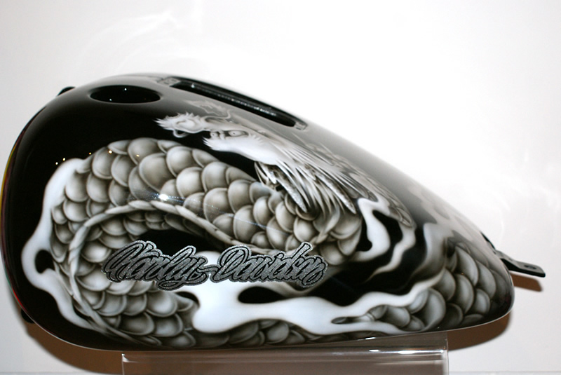 ハーレー　FLSTC龍図デザイン　