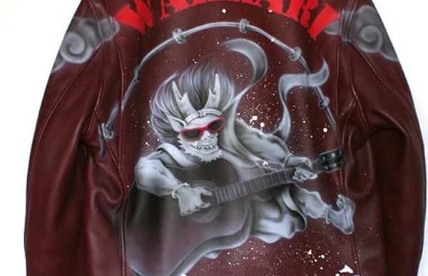 雷神[WAKEARI BROTHERS]　革ジャンエアーブラシの施工例　