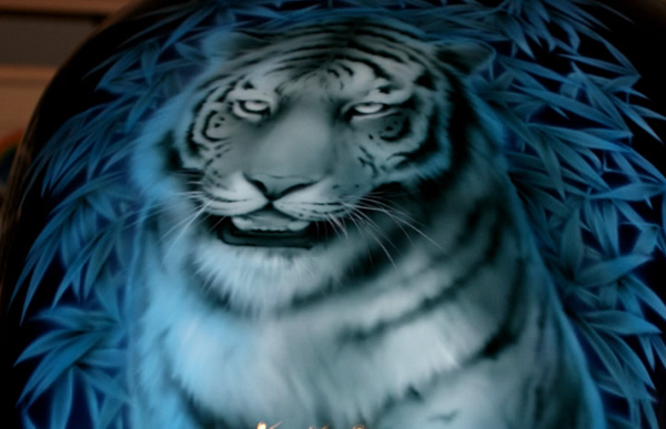 KAWASAKIにエアーブラシによる虎図のカスタムペイントの施工例　 