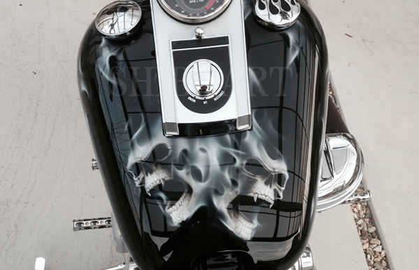 HARLEY DAVIDSON 2006 ソフテイルにリアルフレイムスのカスタムペイントを施した施工例