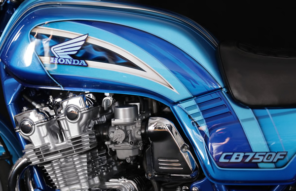 　ＨＯＮＤＡ　ＣＢ７５０にエアーブラシによるカスタムペイントの施工例　　