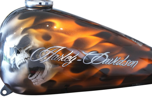 HARLEY DAVIDSON ブレイクアウトFXSBにリアルフレイムスのカスタムペイントを施した施工例