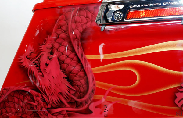HARLEY DAVIDSON　龍図　モノトーンレッドカスタムペイントの施工例　　　