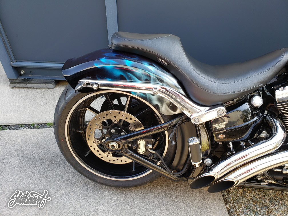   HARLEY DAVIDSON ブレイクアウトFXSBー　2020 リアルフレイムス　　　