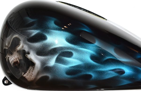 HARLEY DAVIDSON ブレイクアウトFXSBにリアルフレイムスのカスタムペイントを施した施工例