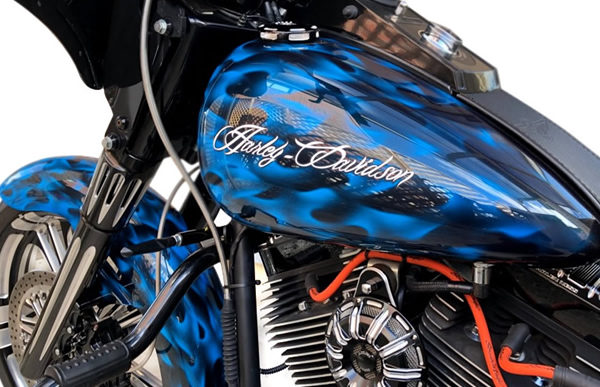HARLEY DAVIDSON FLSTFにリアルフレイムスのカスタムペイントを施した施工例