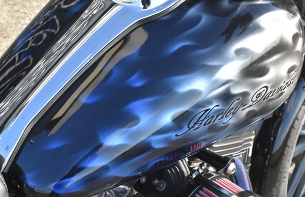 HARLEY DAVIDSONにリアルフレイムスのカスタムペイントを施した施工例