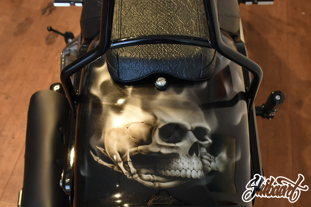   HARLEY DAVIDSON BREAK OUT　2019 リアルフレイムス　スカルデザイン　　