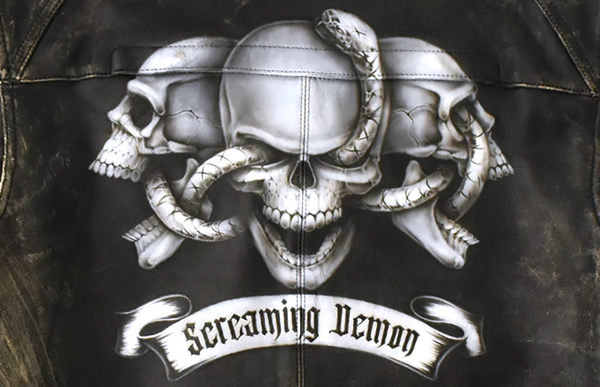 SCREAMING　DEMON　革ジャンエアーブラシの施工例　