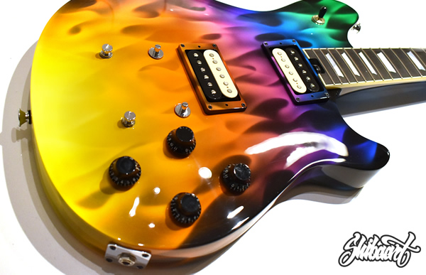 ギターにリアルフレイムスのカスタムペイントを施した施工例　