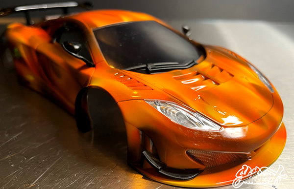 RCラジコンボディにリアルフレイムスのカスタムペイントを施した施工例　