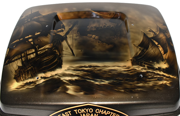 HARLEY DAVIDSON　FLHXS　ゴールドリーフ　ブロンズカラー
海賊デザインカスタムペイントの施工例　