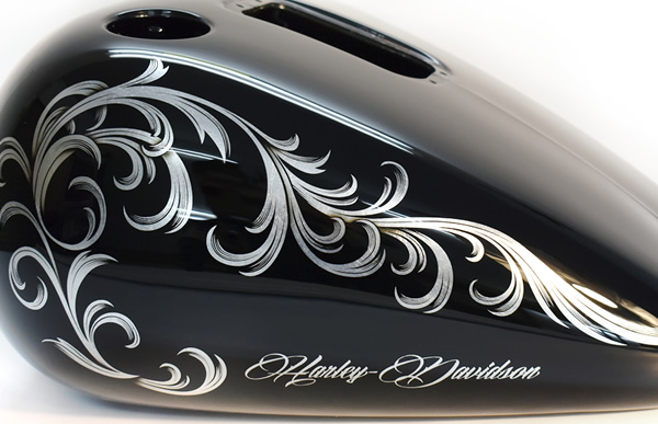 HARLEY DAVIDSON　FLHXS　シルバーリーフ（銀箔）
バロックデザインカスタムペイントの施工例　