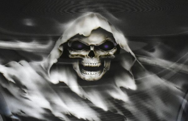 ハーレーフェアリングに死神　エアーブラシによるカスタムペイントの施工例　　