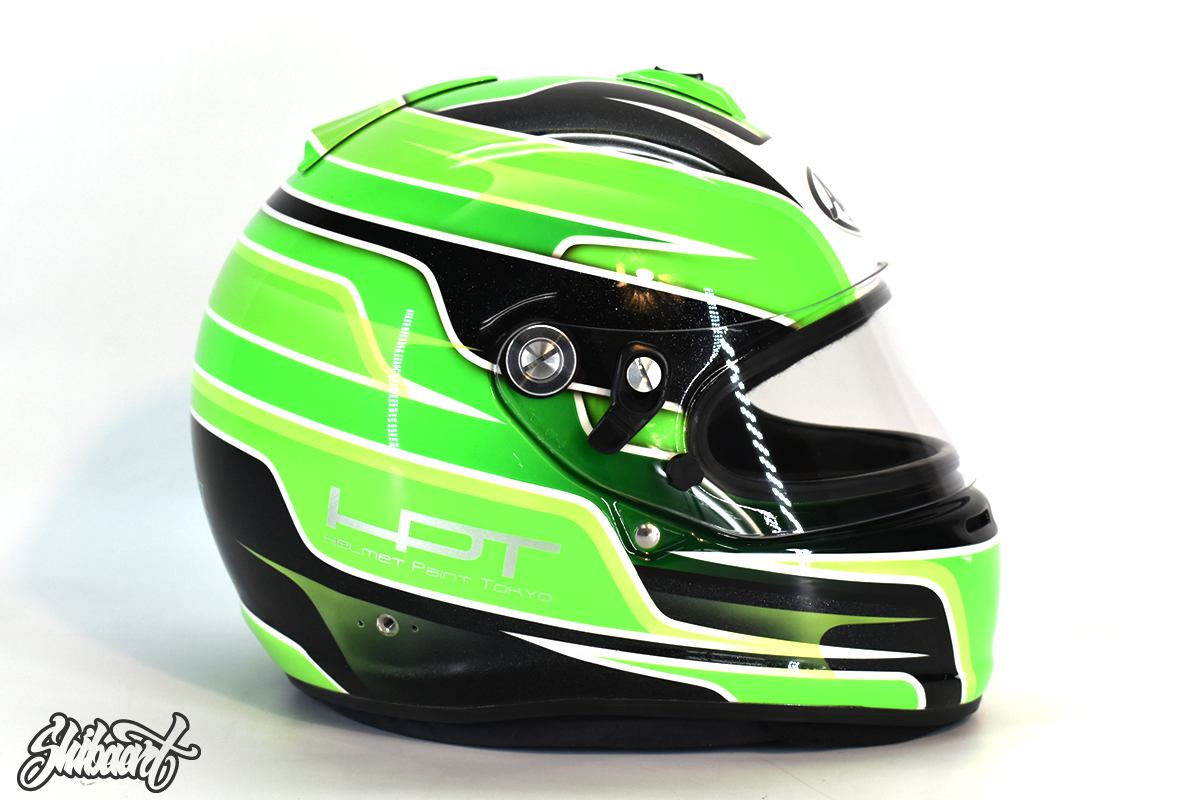 ARAI GP6 ヘルメットのカスタムペイント｜ライトグリーンとブラックのレーシングデザイン、ミニラメ入りの施工例
