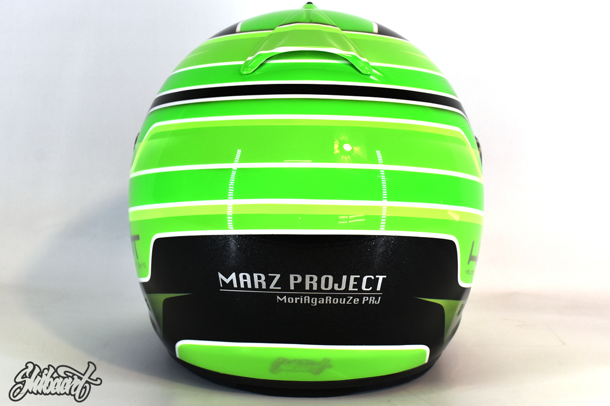 ARAI GP6 ヘルメットのカスタムペイント｜ライトグリーンとブラックのレーシングデザイン、ミニラメ入りの施工例