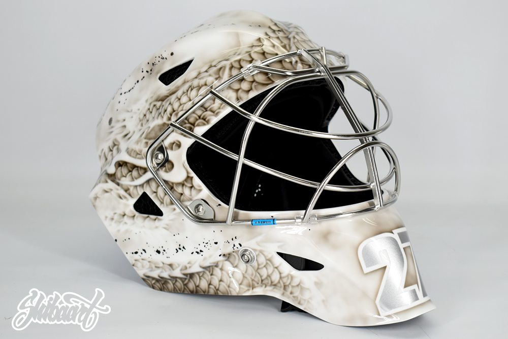 カーボン製アイスホッケーゴーリーマスクのカスタムペイント｜ホワイトベースに龍図、しぶき模様入りモノトーンデザイン