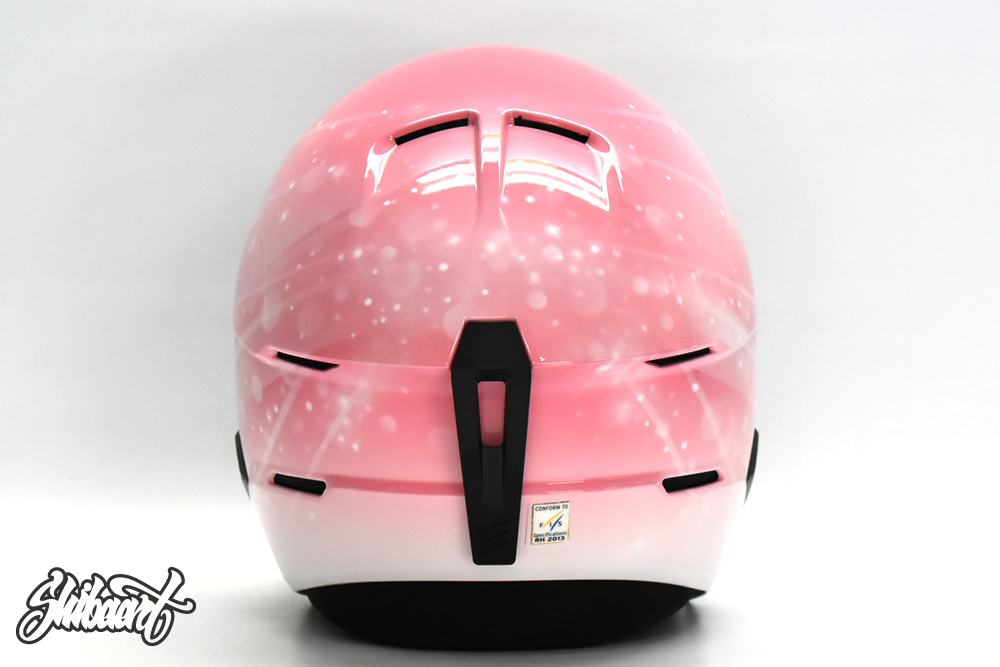 UVEX スキージャンプ用ヘルメットのカスタムペイント　勢藤優花 選手