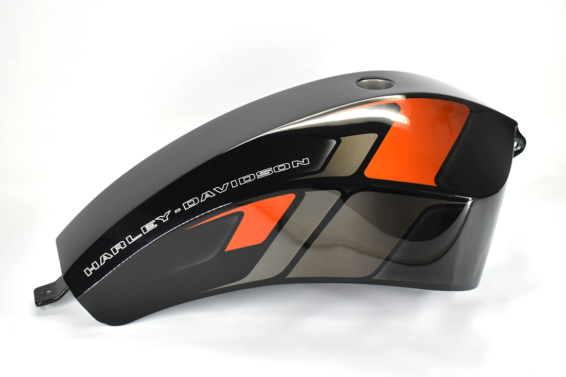  ハーレーブレイクアウト　 サンダーバイク カスタムペイントの施工例</p>
 カスタムペイント　　