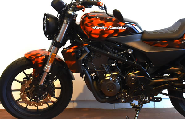 HARLEY DAVIDSON X350 リアルフレイムスのカスタムペイントを施した施工例