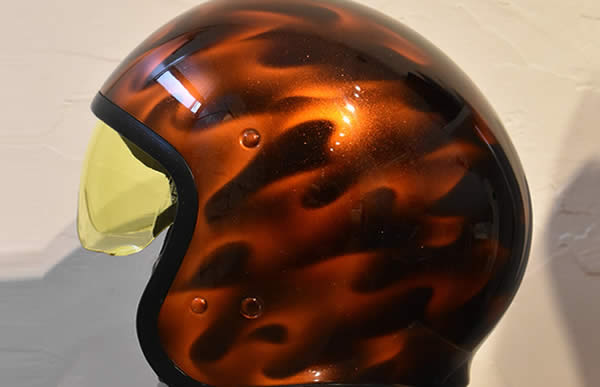 SHOEI HELMETにイーグルリアルフレイムスのカスタムペイントを施した施工例　
イーグルデザイン