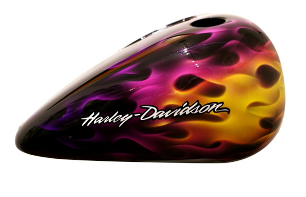 HARLEY DAVIDSON ブレイクアウトFXSBにリアルフレイムスのカスタムペイントを施した施工例