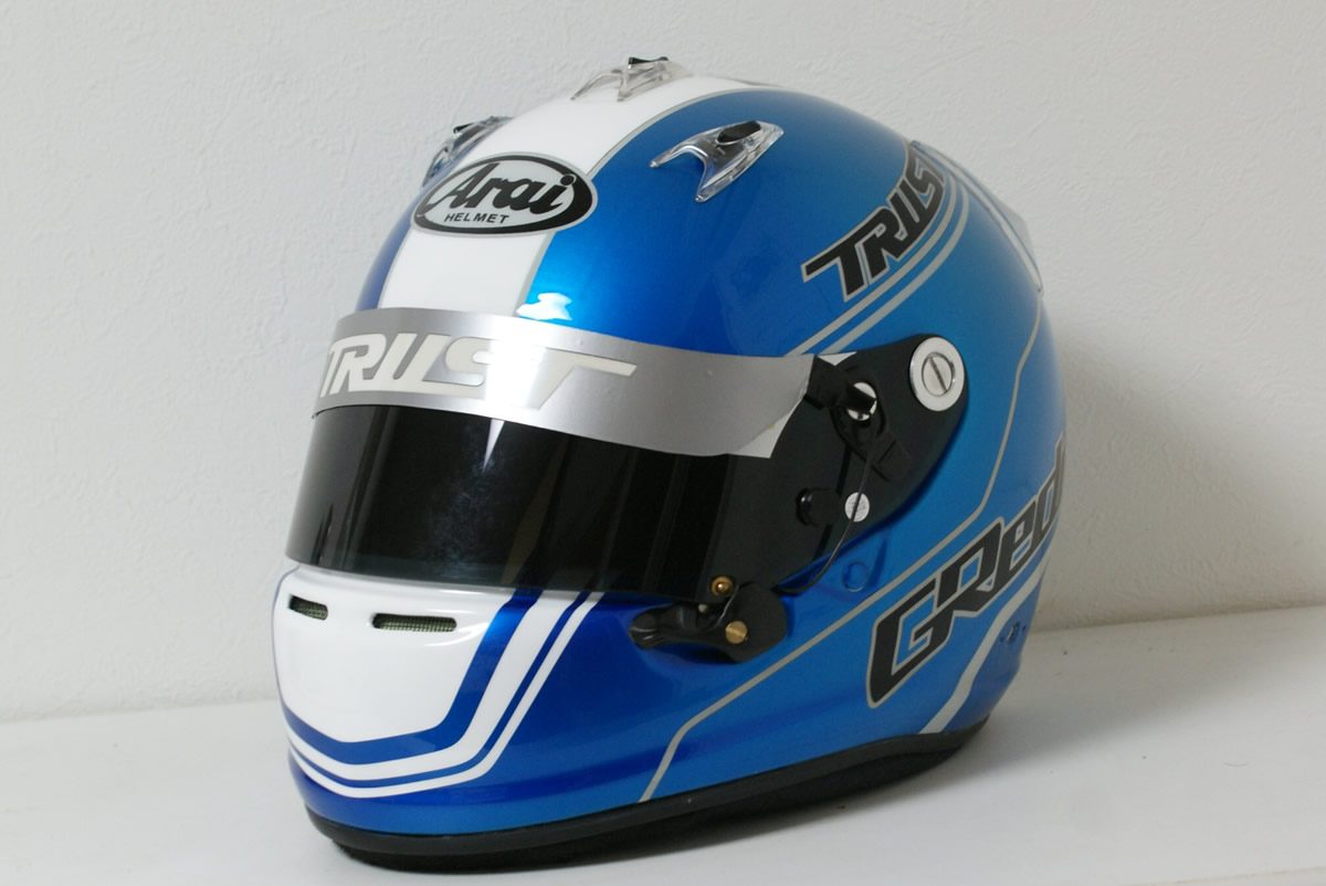 エレクトロペイントSECTOR｜発光するカスタムペイント技術｜ARAI GPヘルメット施工事例1