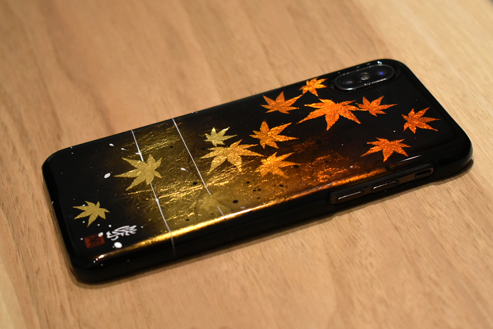 純金箔を贅沢に使用した高級スマートフォンケース  施工例5