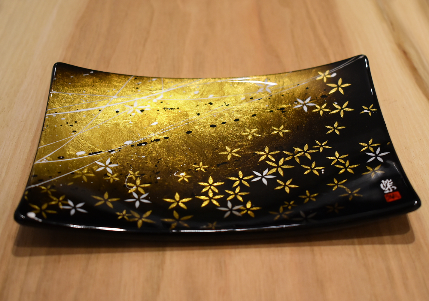 純金箔ペイント　日本の伝統美とモダンな感性が融合した、高級感あふれる和食器 施工例1