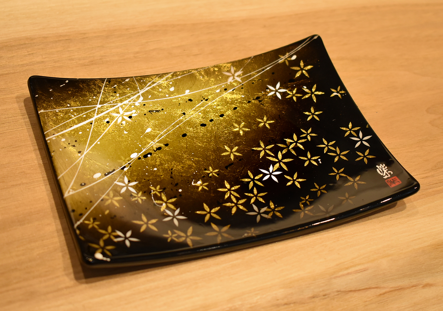 純金箔ペイント　日本の伝統美とモダンな感性が融合した、高級感あふれる和食器） 施工例2