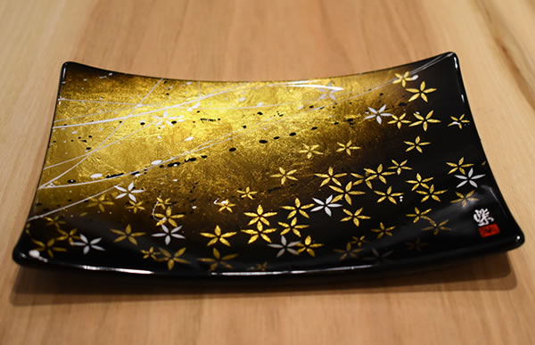 純金箔を贅沢に使用した花とじぶき模様のデザインのカスタムペイントの施工例　