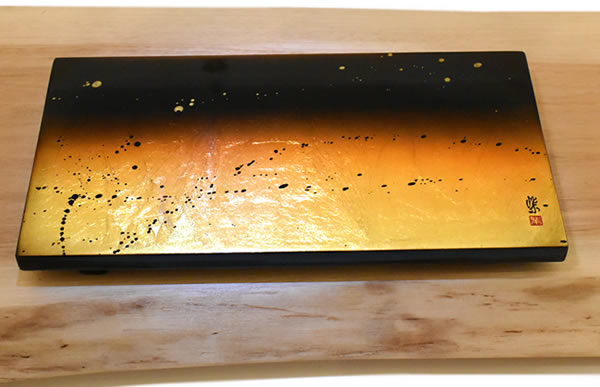 純金箔を贅沢に使用した花とじぶき模様のデザインのカスタムペイントの施工例　