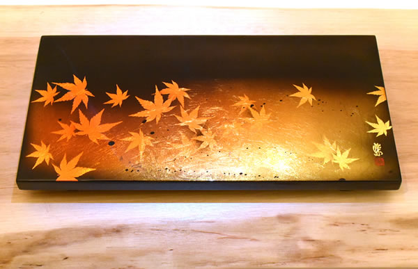 純金箔を贅沢に使用した花とじぶき模様のデザインのカスタムペイントの施工例　