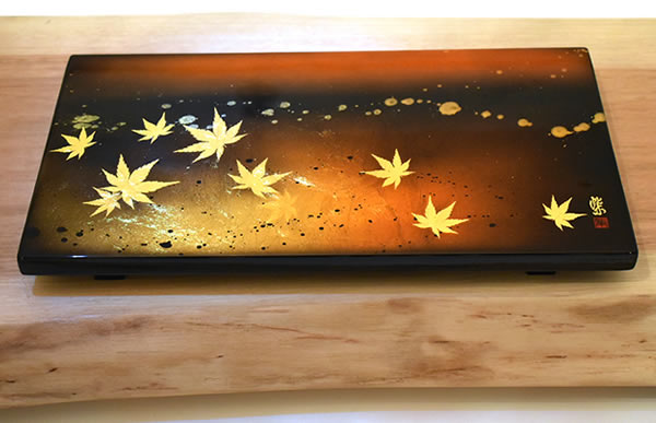 純金箔を贅沢に使用した花とじぶき模様のデザインのカスタムペイントの施工例　